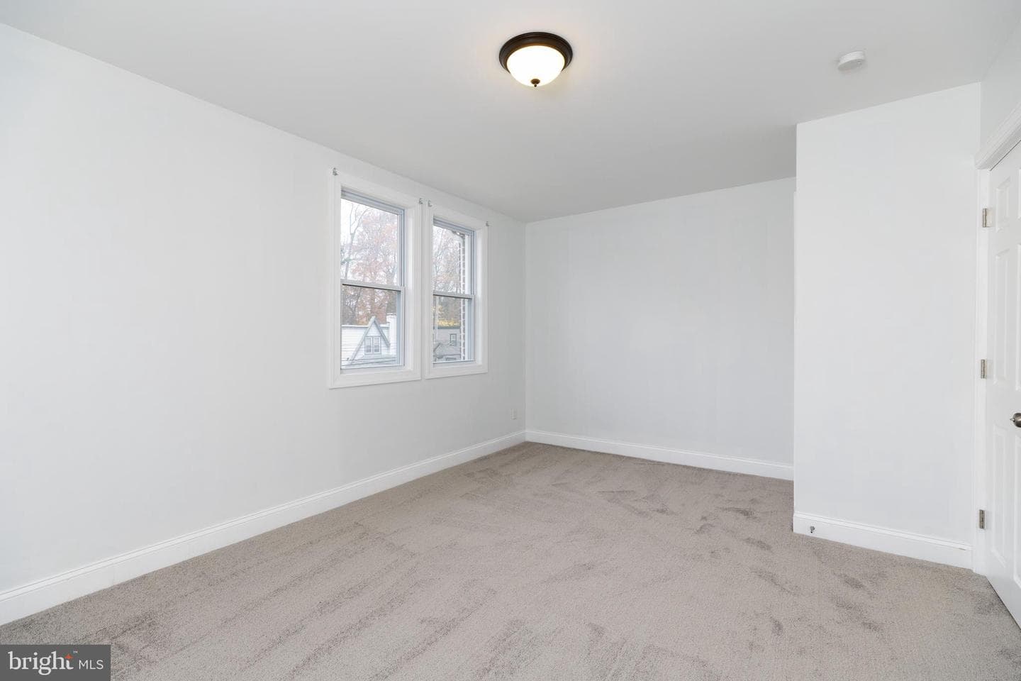 711 Yeadon Avenue photo 16