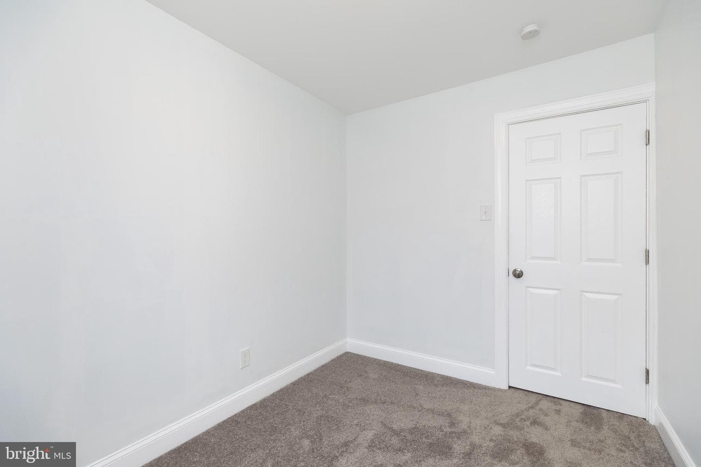 711 Yeadon Avenue photo 23