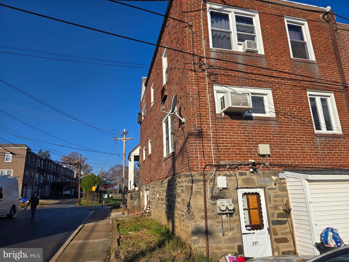 201 Saint Laurence Road photo 5