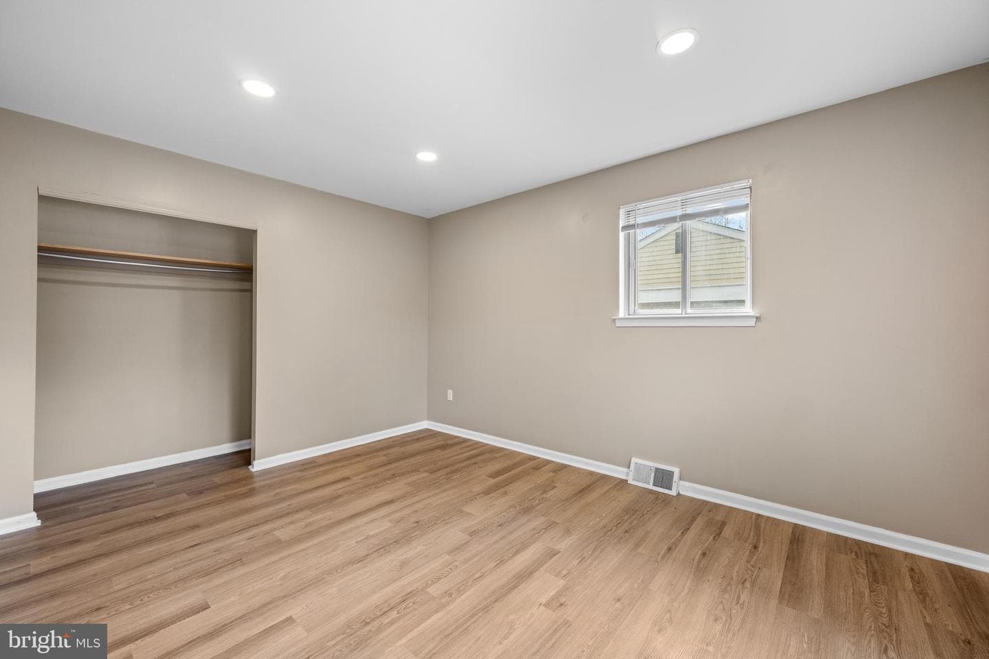 205 W Rodgers Street photo 16