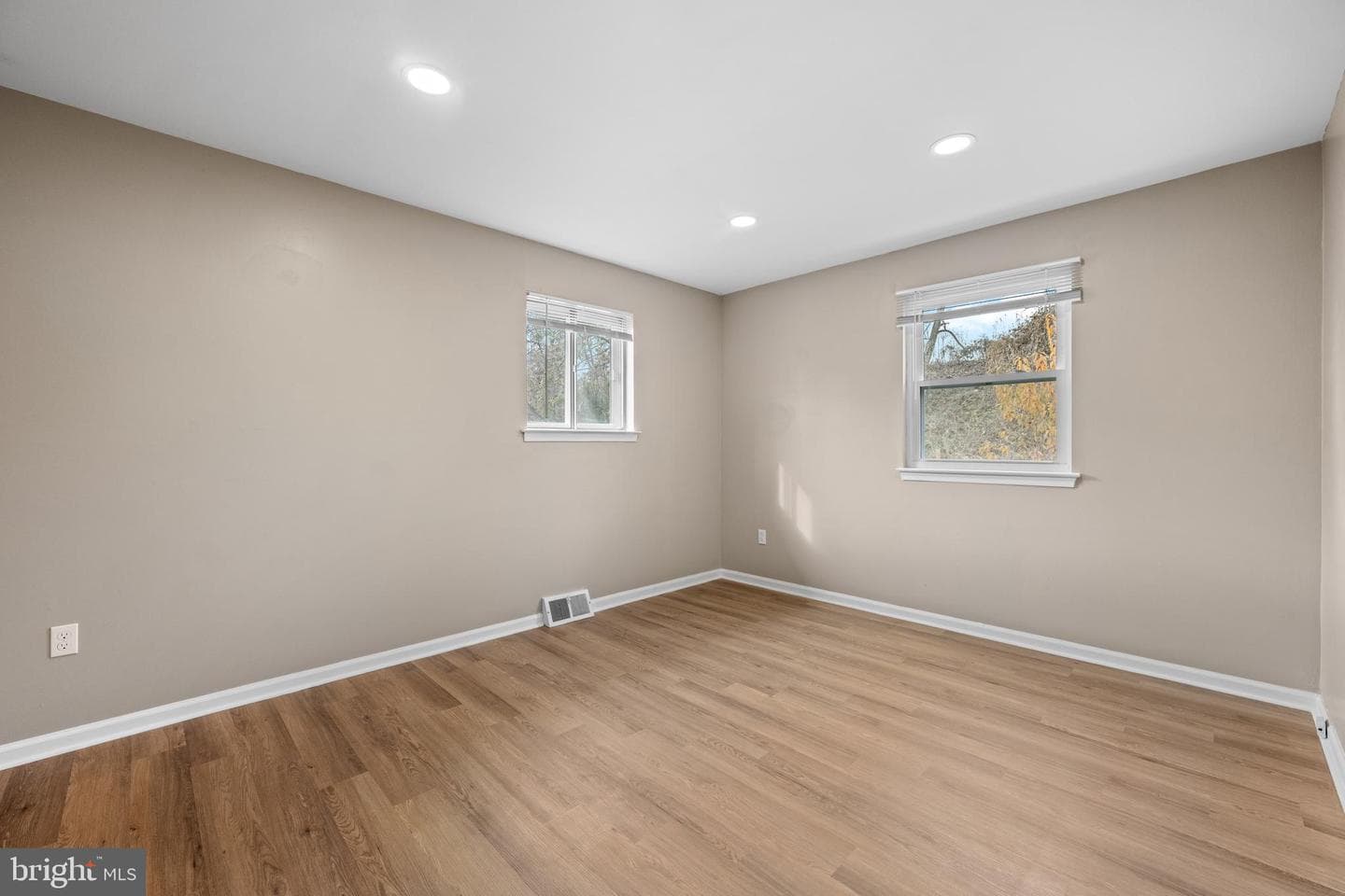 205 W Rodgers Street photo 17