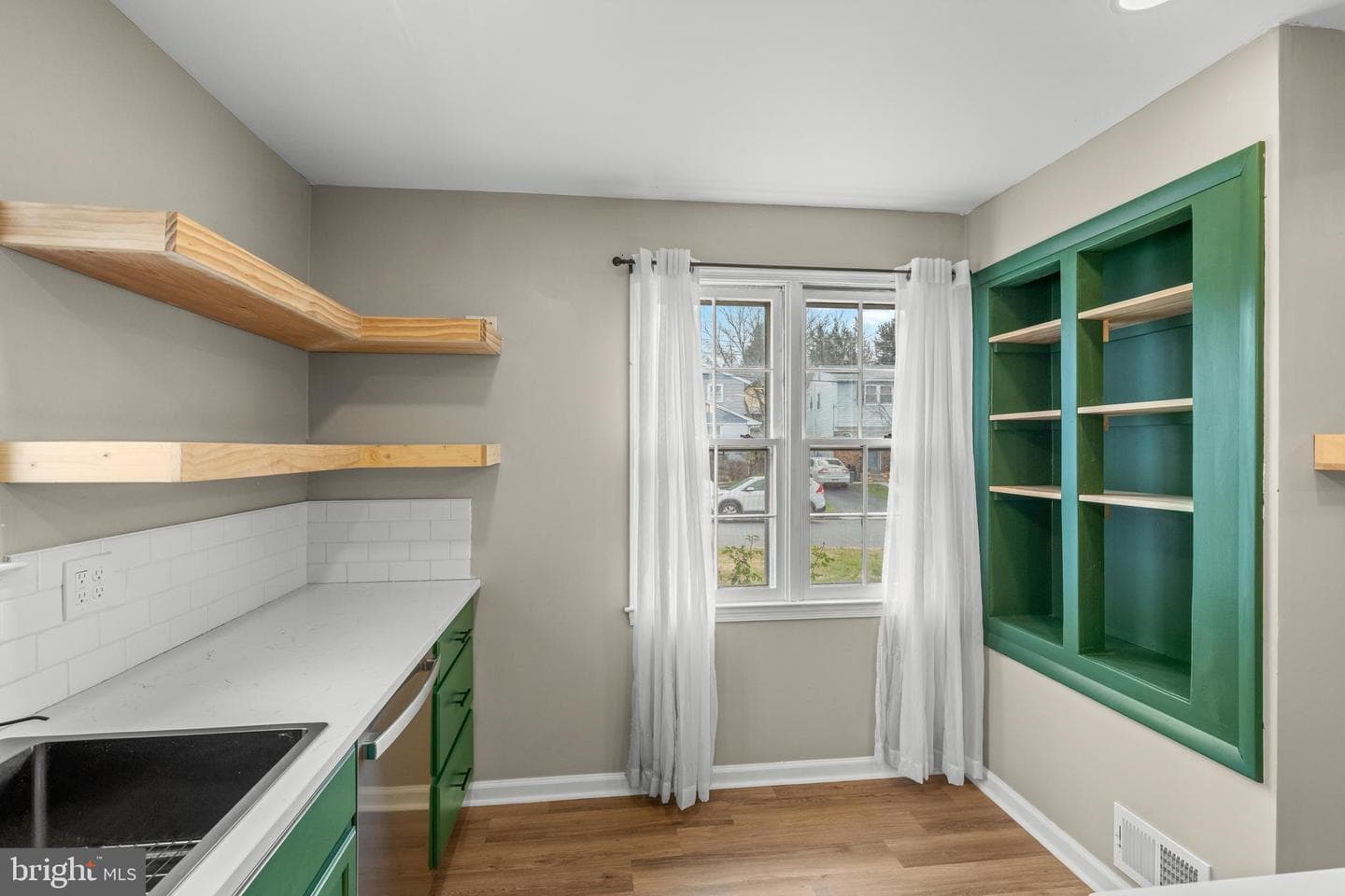 205 W Rodgers Street photo 27