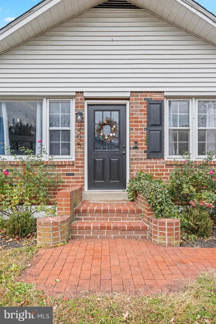 205 W Rodgers Street photo 34