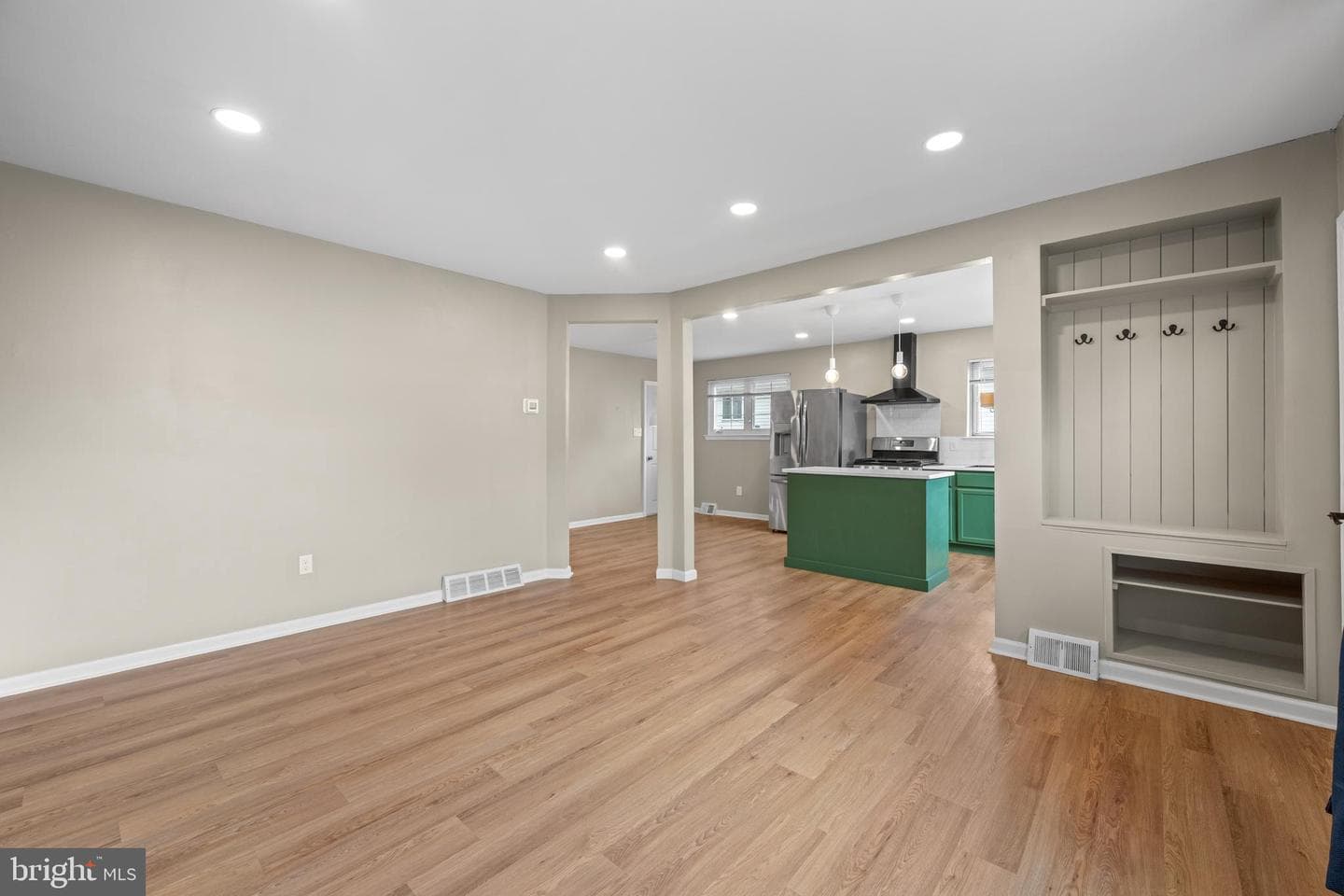205 W Rodgers Street photo 6