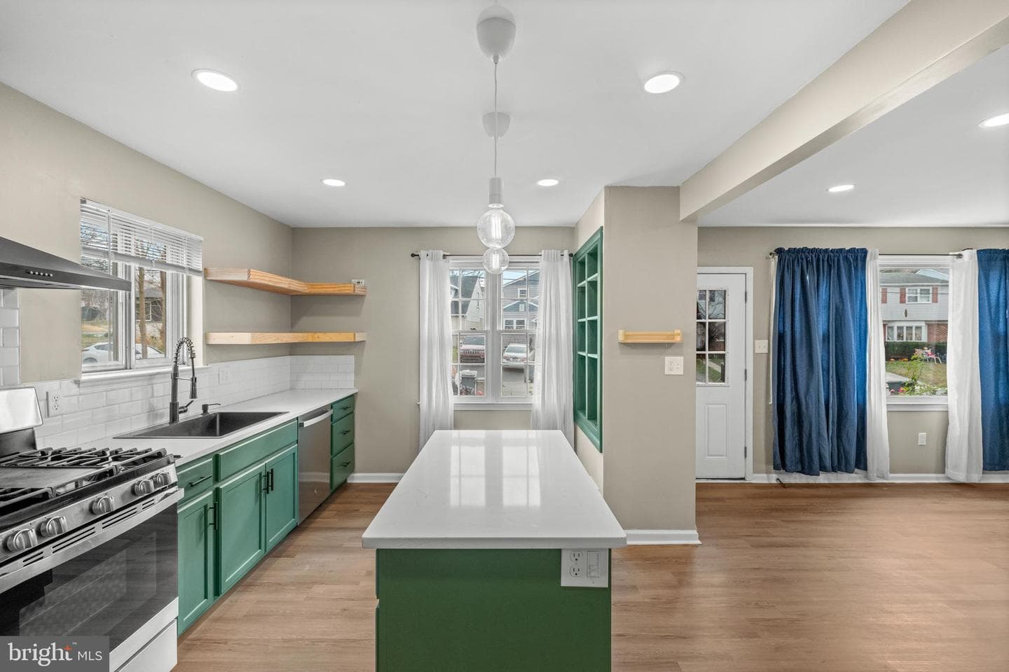 205 W Rodgers Street photo 8