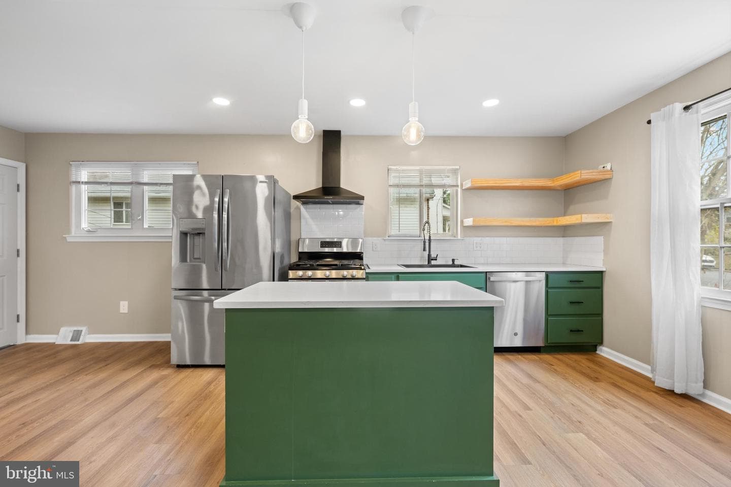 205 W Rodgers Street photo 9