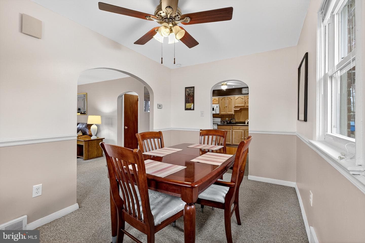 111 E Oak Lane photo 14
