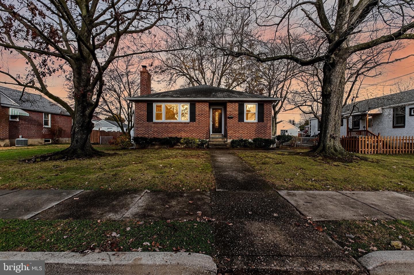 111 E Oak Lane photo 2