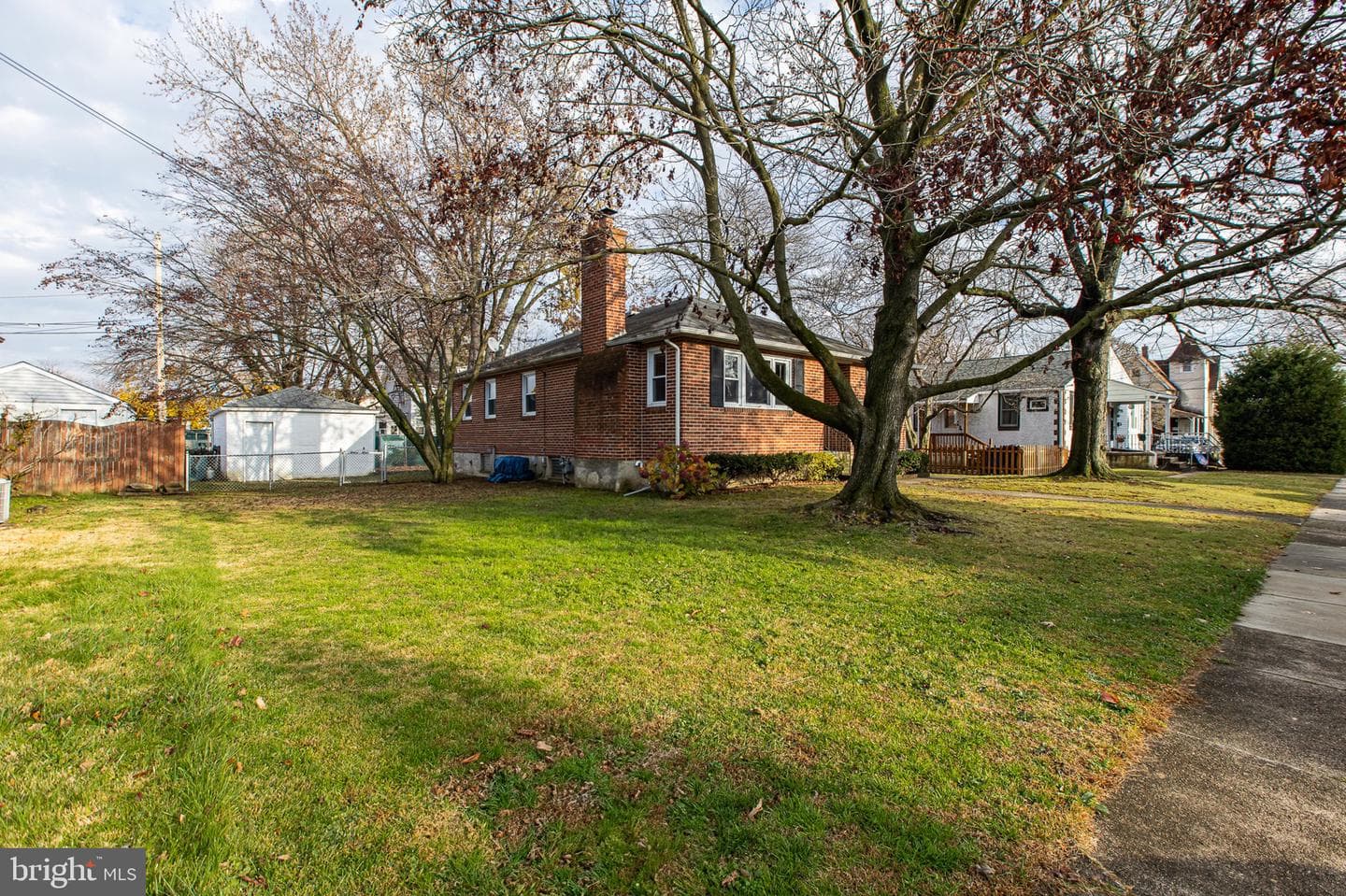 111 E Oak Lane photo 3