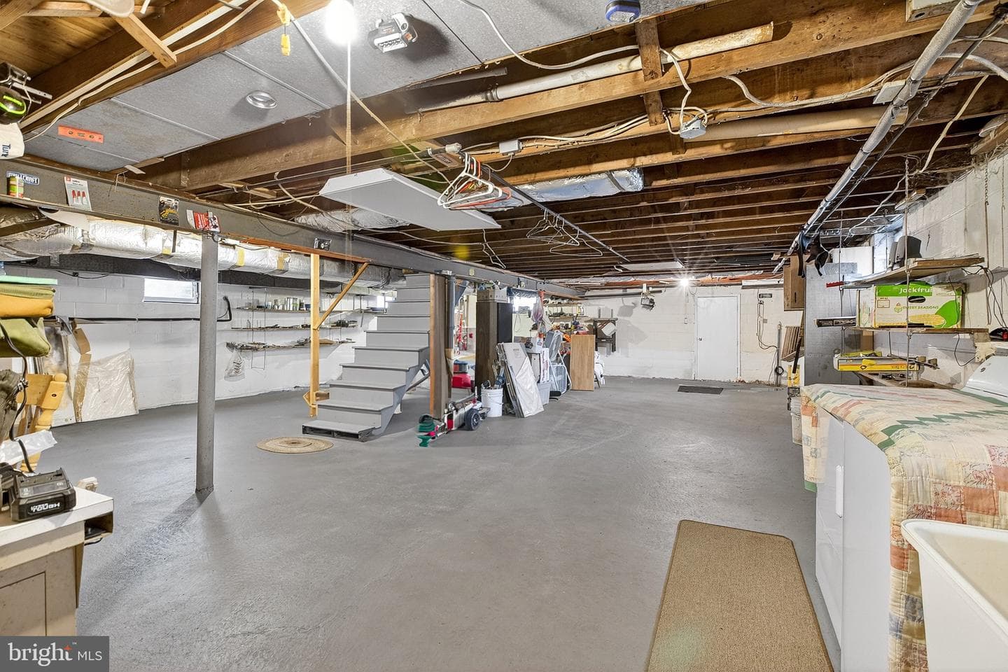111 E Oak Lane photo 33