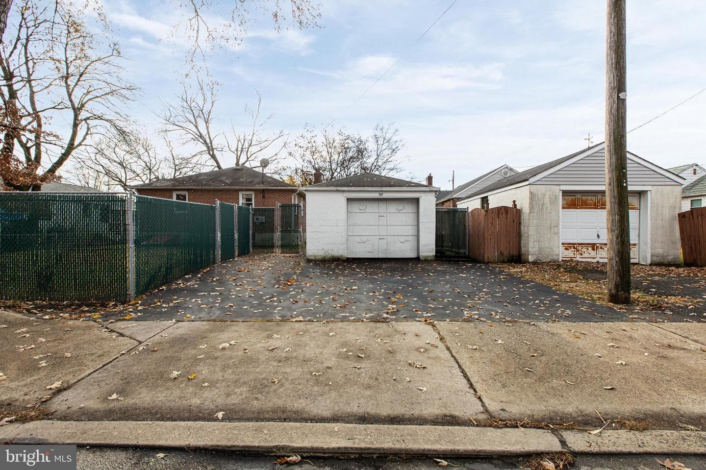 111 E Oak Lane photo 44