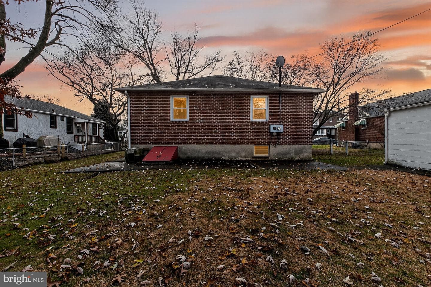 111 E Oak Lane photo 45