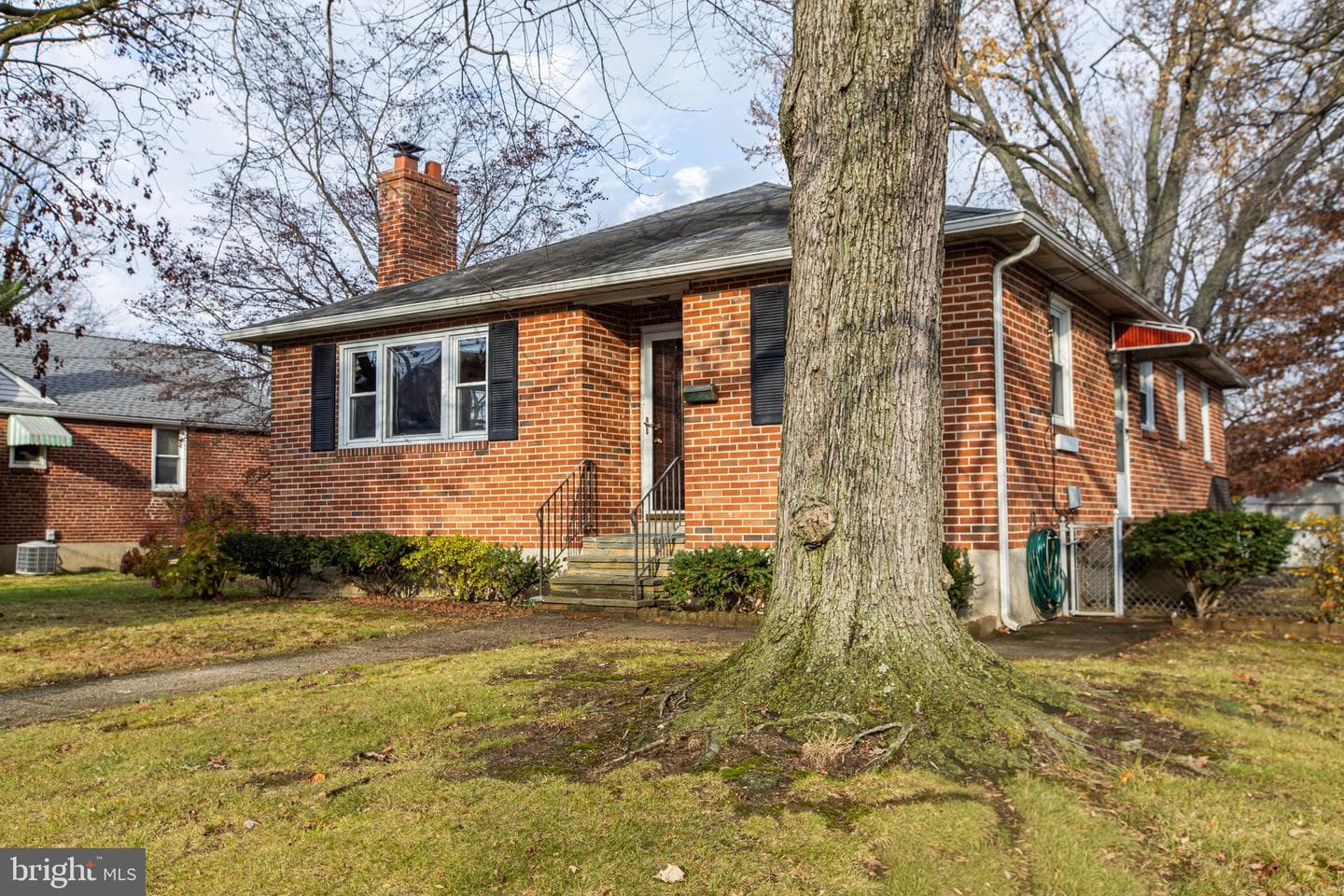 111 E Oak Lane photo 5