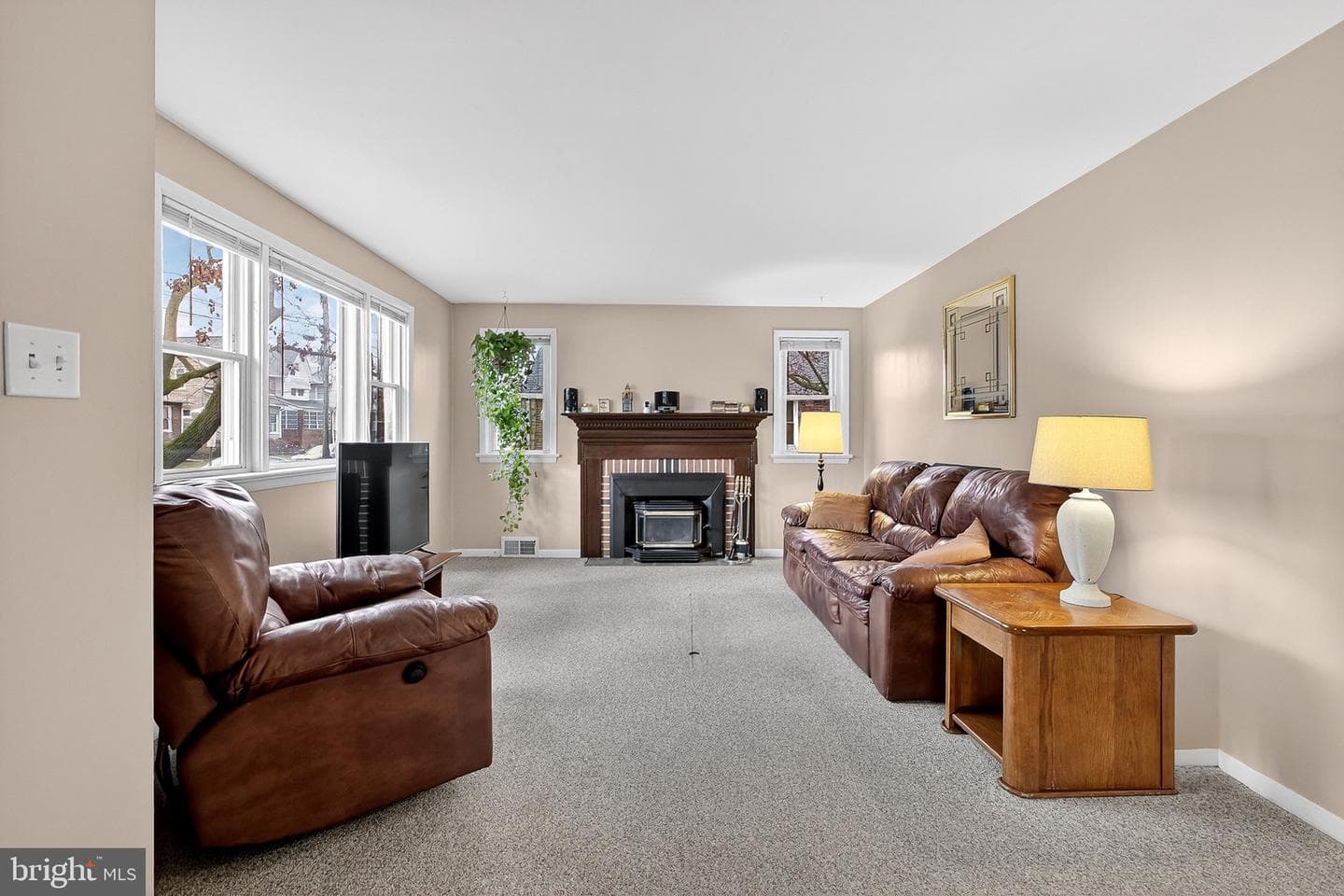 111 E Oak Lane photo 9