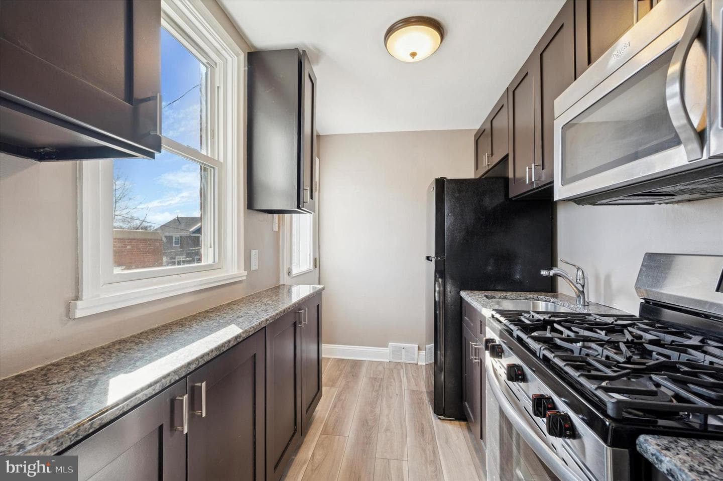 1228 Bryan Street photo 8