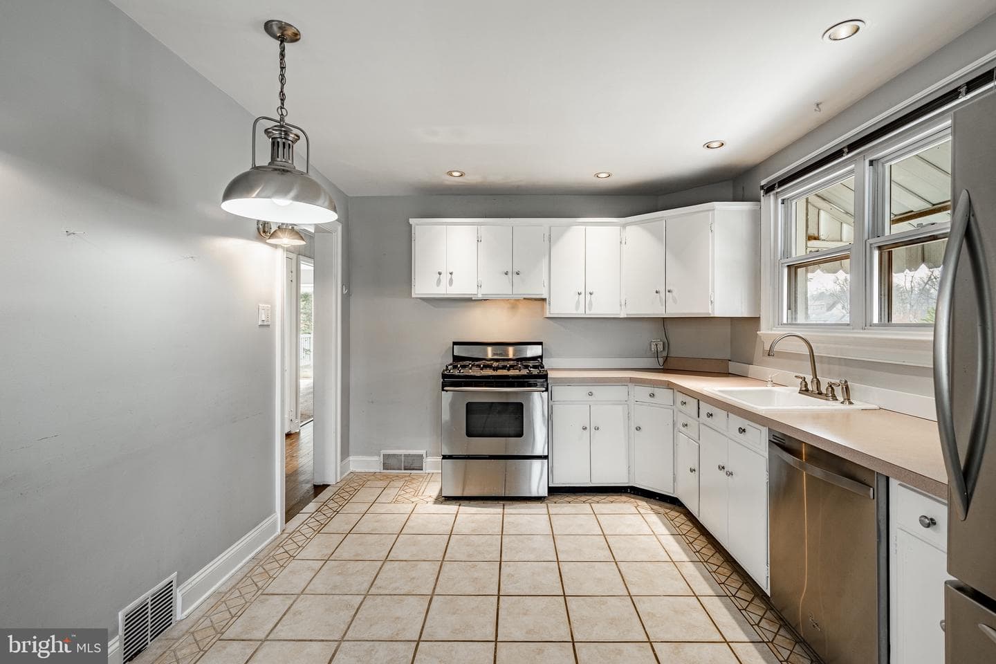 301 2nd Avenue photo 9