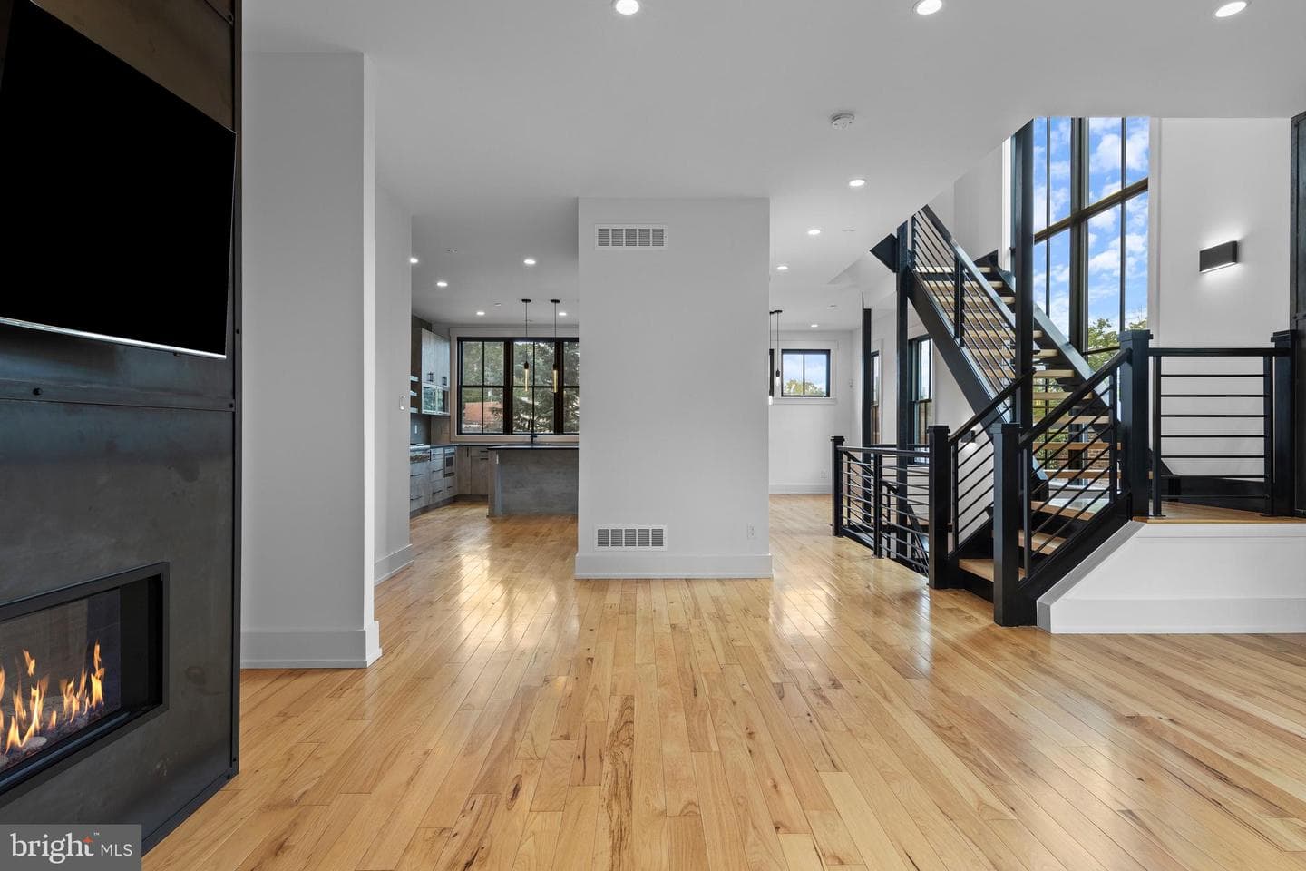 207 Willow Avenue photo 4