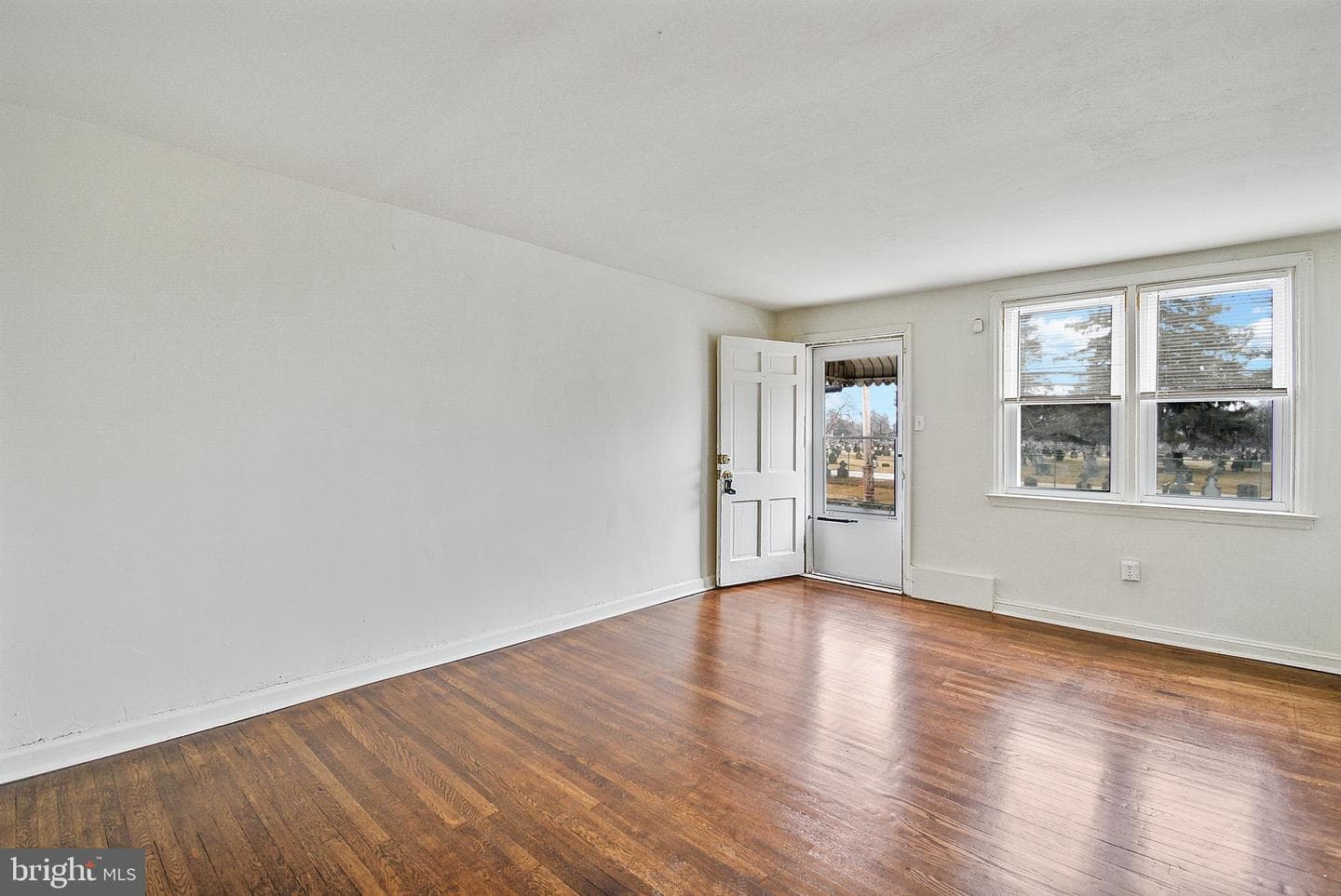1246 Wycombe Avenue photo 3