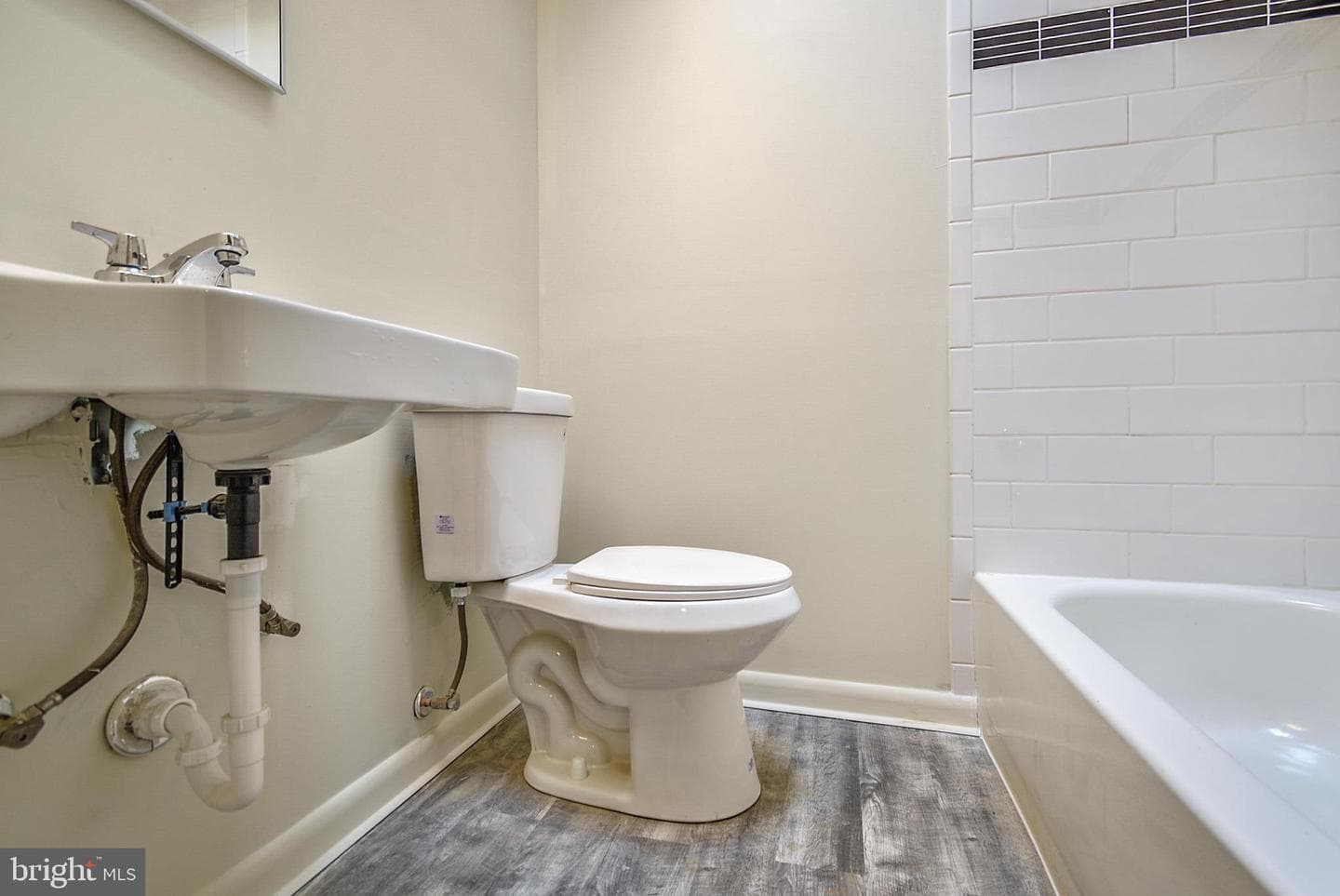 1246 Wycombe Avenue photo 9