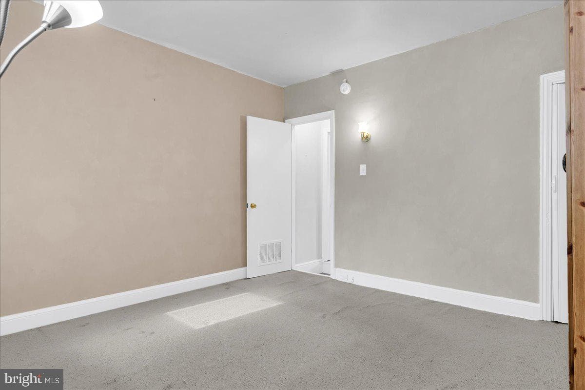 215 8th Street photo 16