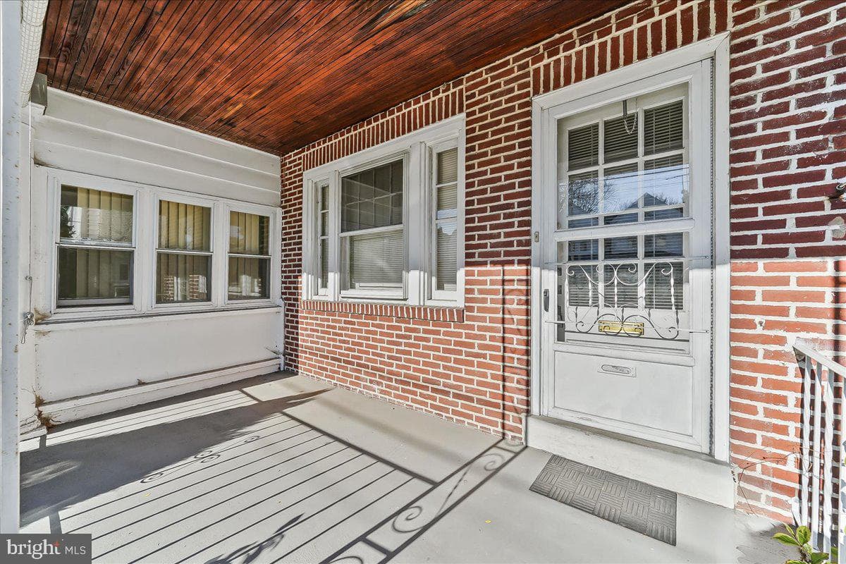 210 Sunnyside Avenue photo 2
