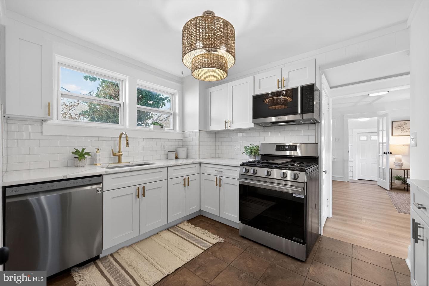 446 Vernon Street photo 11