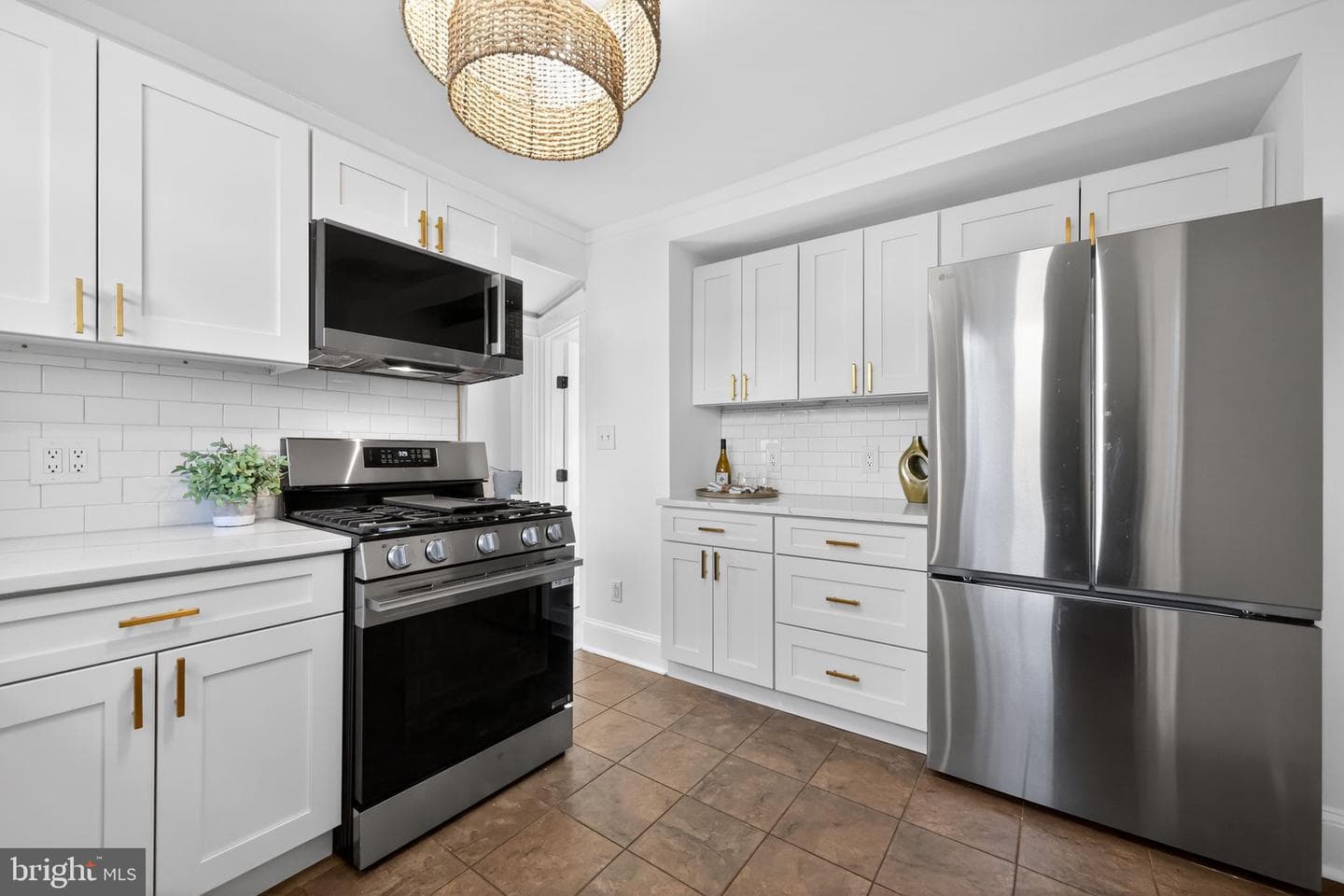 446 Vernon Street photo 14