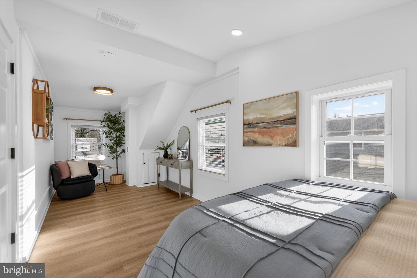 446 Vernon Street photo 22