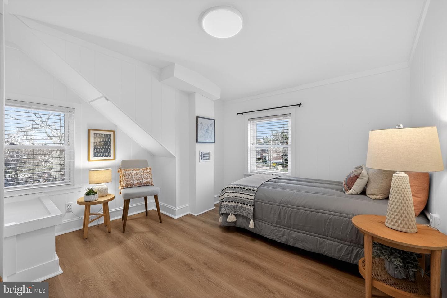 446 Vernon Street photo 25