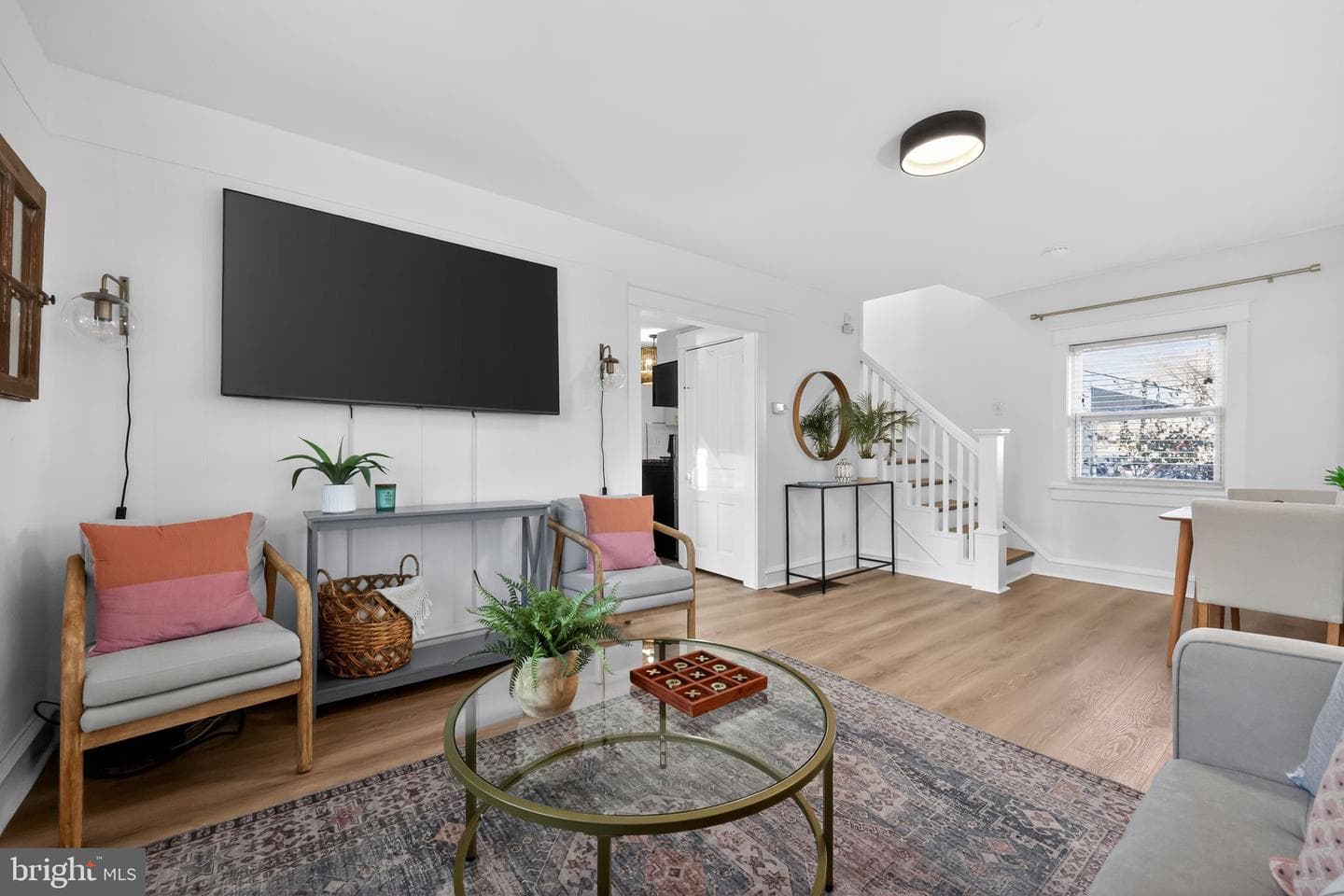 446 Vernon Street photo 9