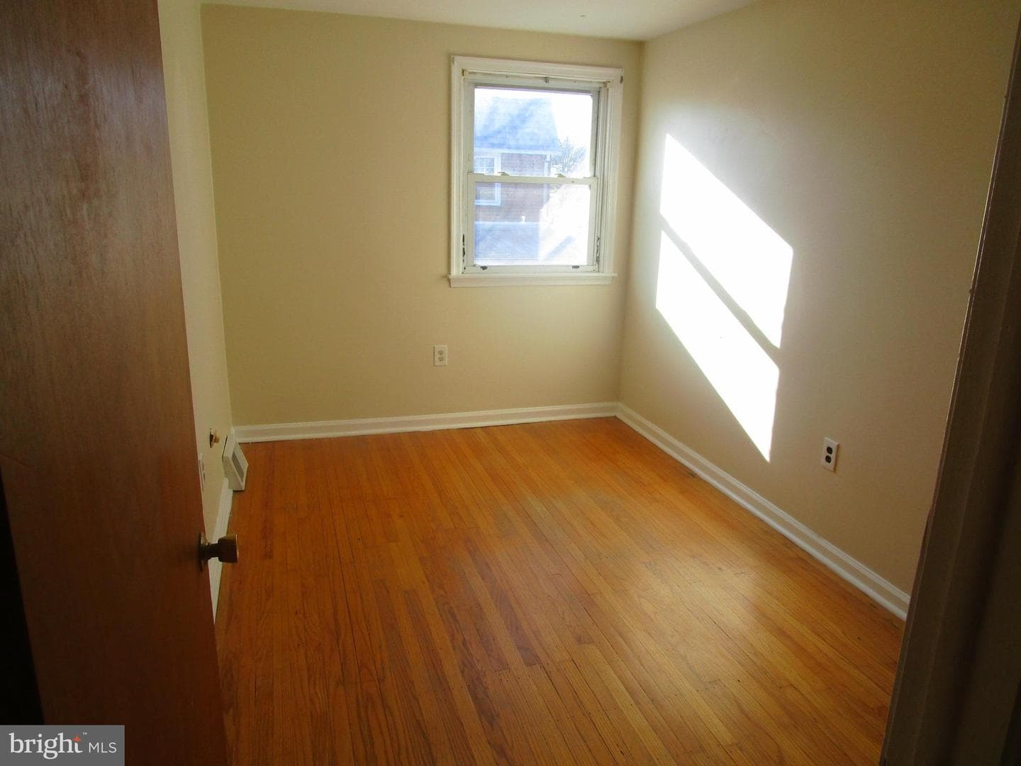 135 Drexel Avenue photo 16