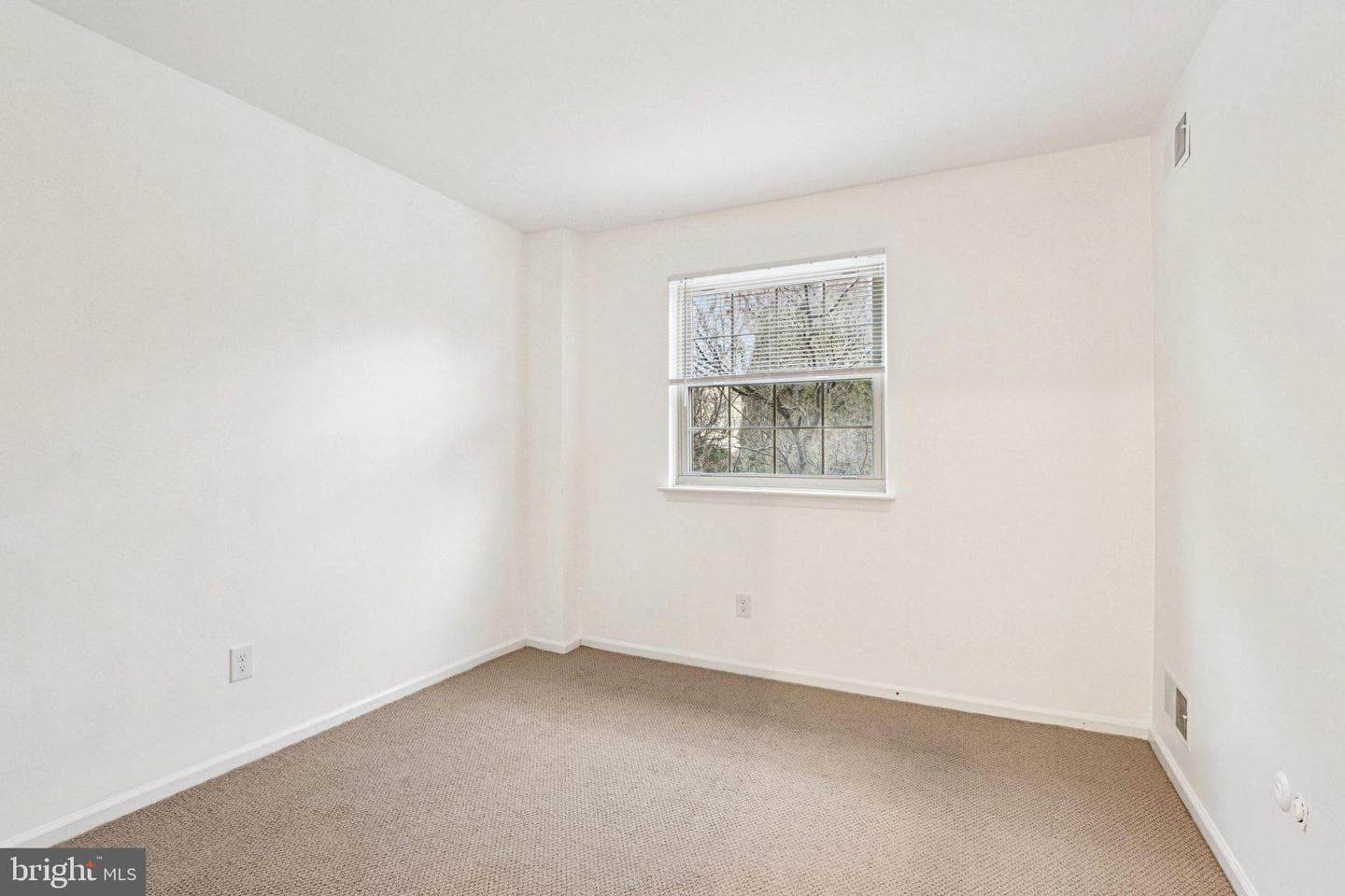 120 Eaton Drive photo 35