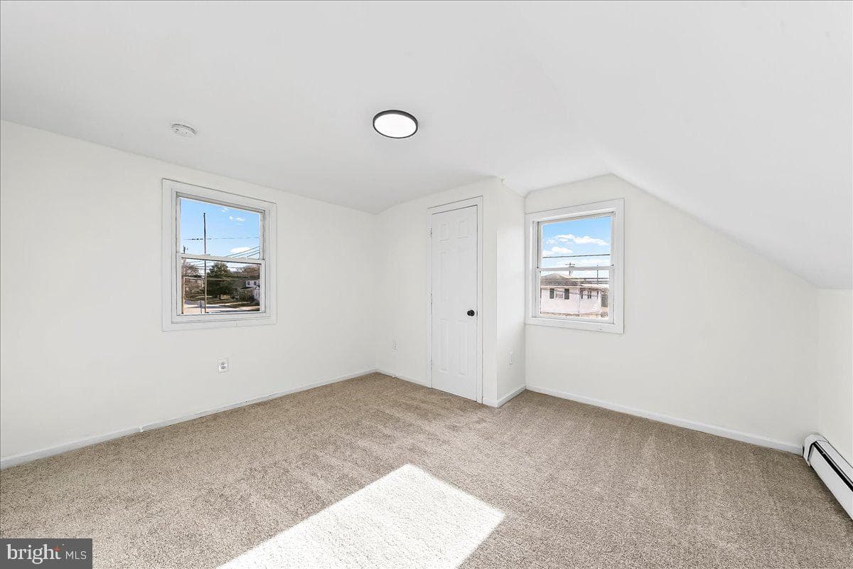 242 Seneca Street photo 16