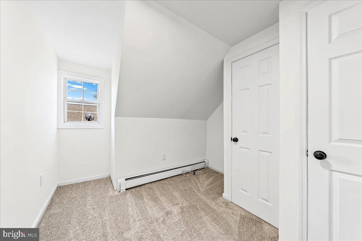 242 Seneca Street photo 19