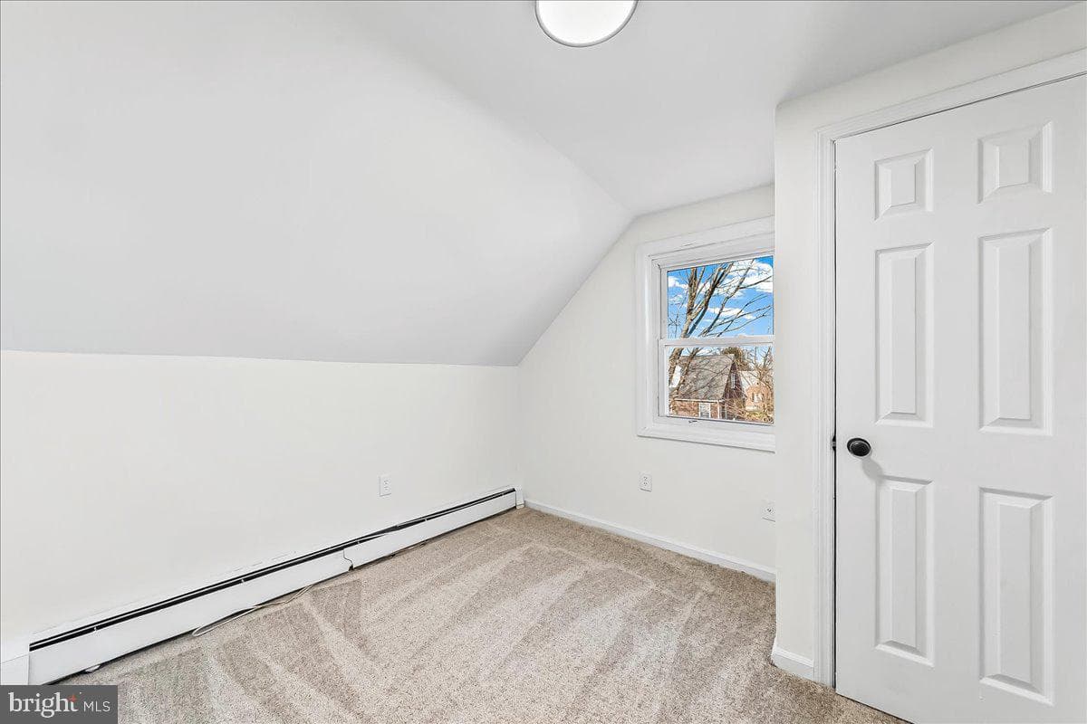 242 Seneca Street photo 23