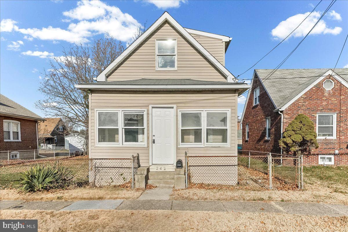 242 Seneca Street photo 25