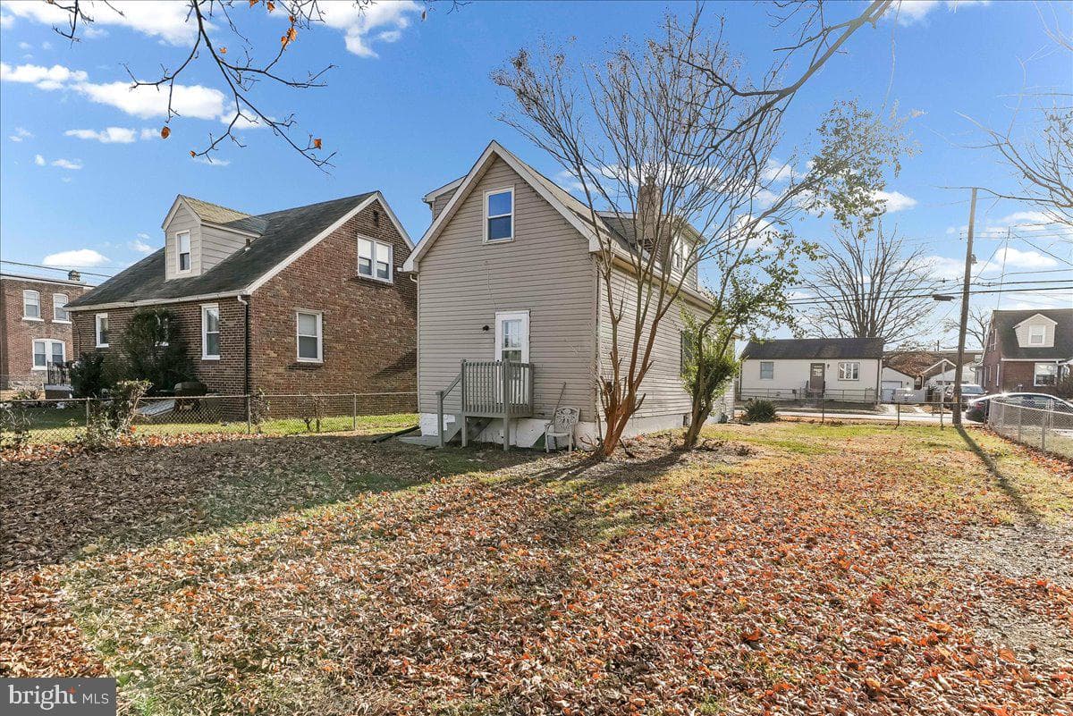 242 Seneca Street photo 26