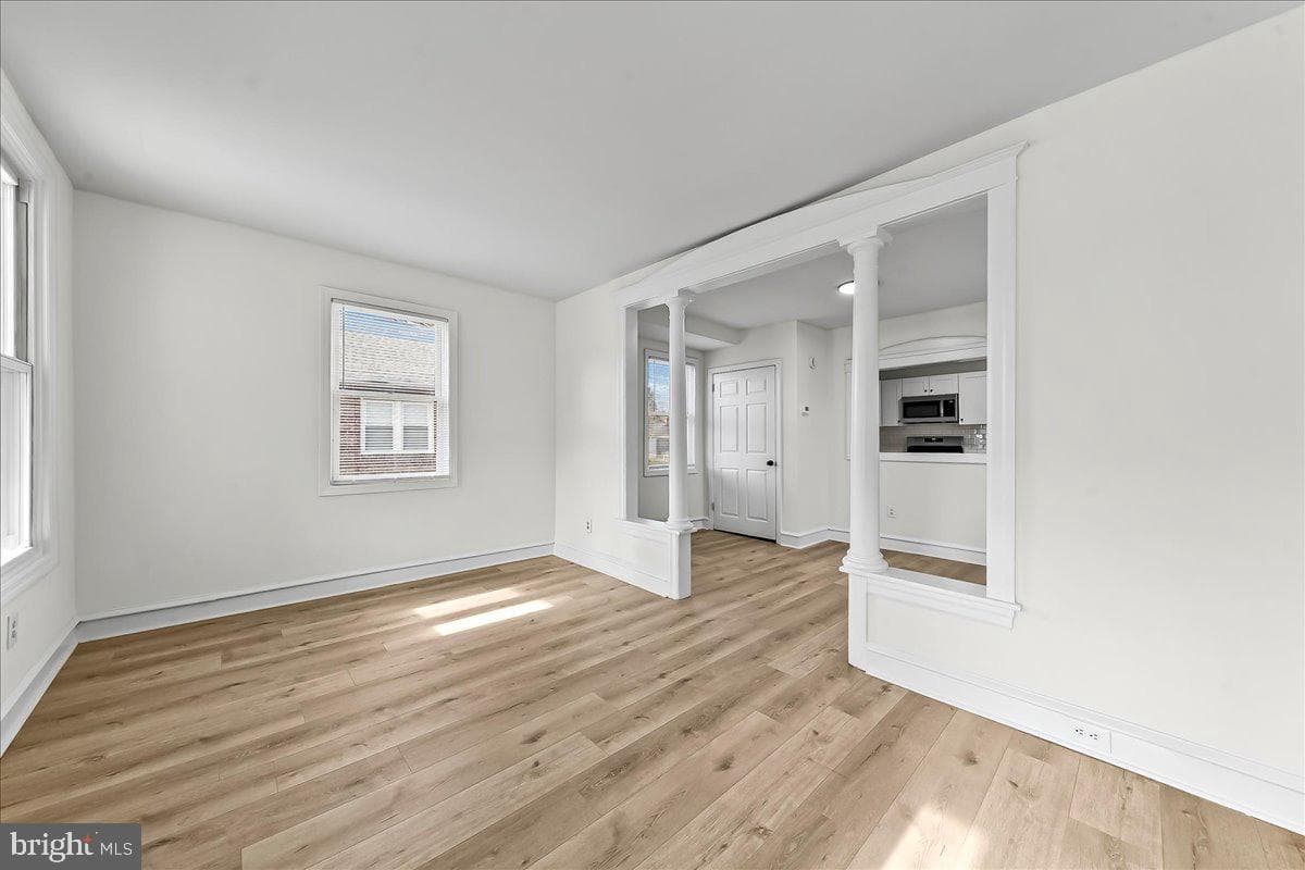 242 Seneca Street photo 5