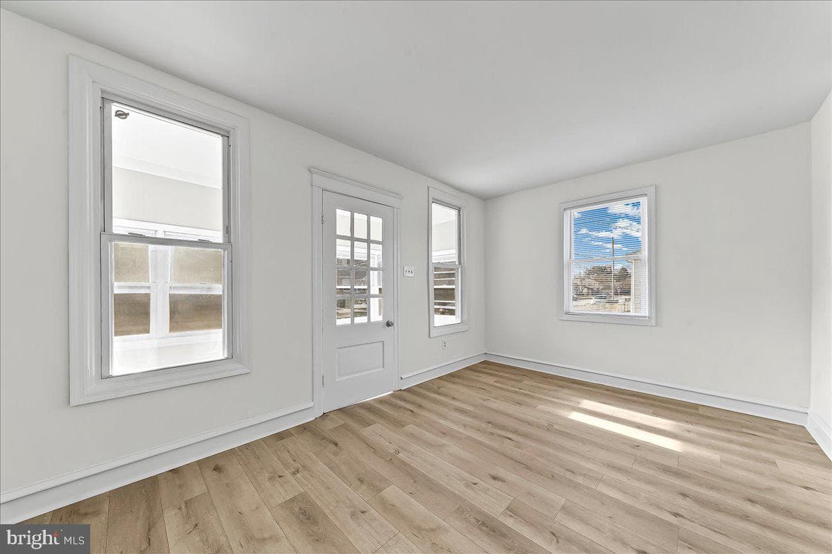 242 Seneca Street photo 6