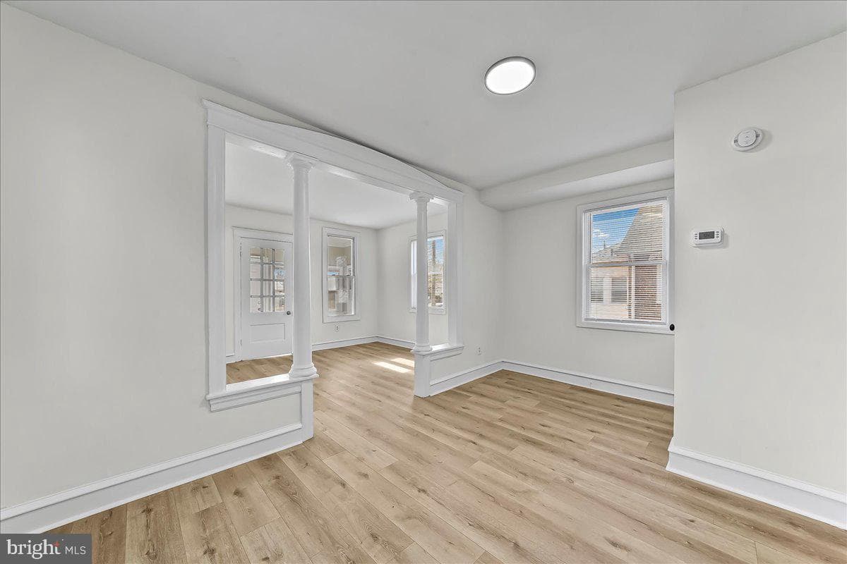 242 Seneca Street photo 8