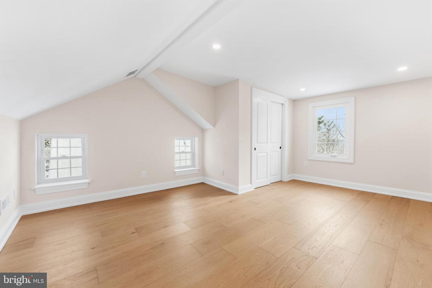 466 Saint Davids Avenue photo 33