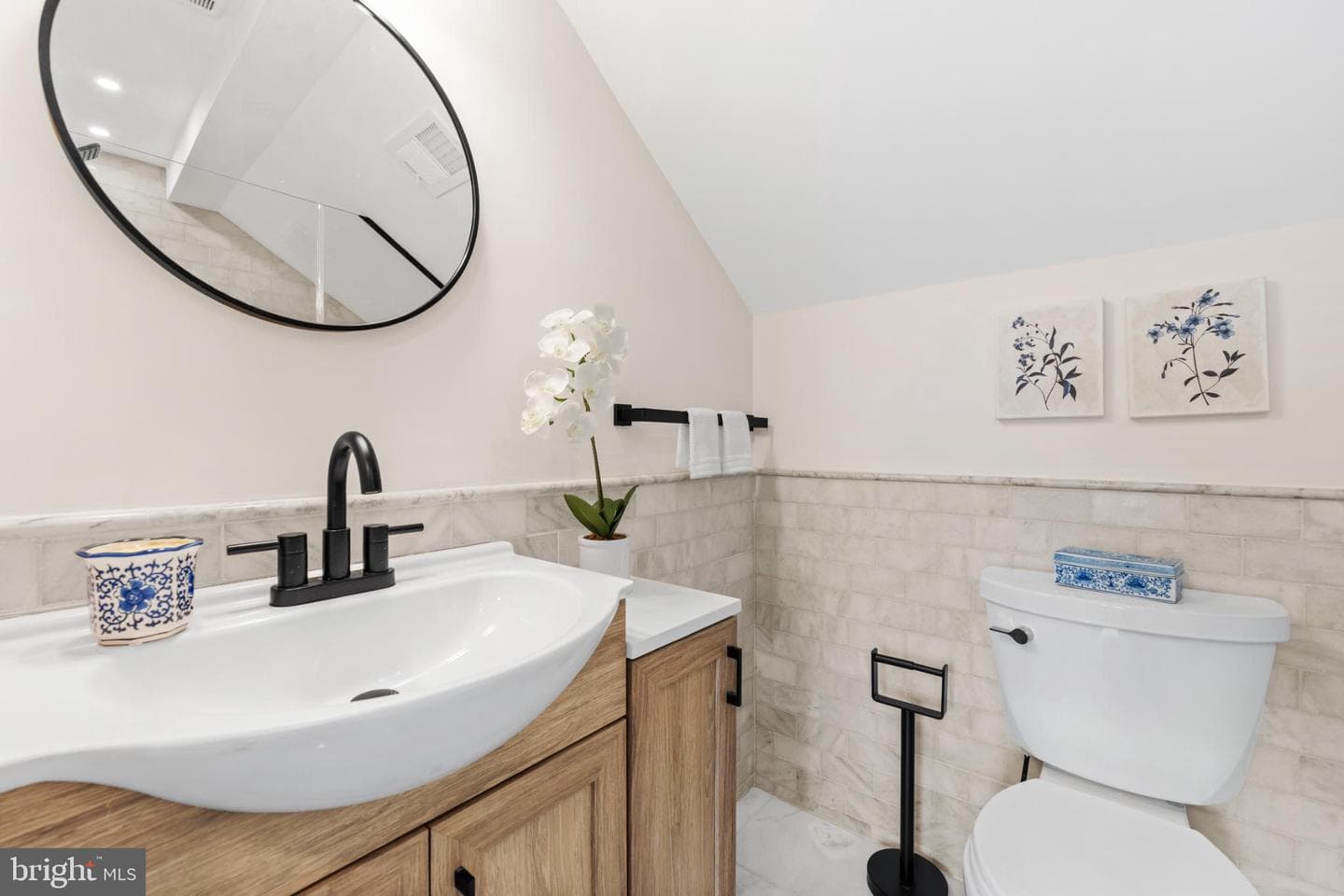 466 Saint Davids Avenue photo 35