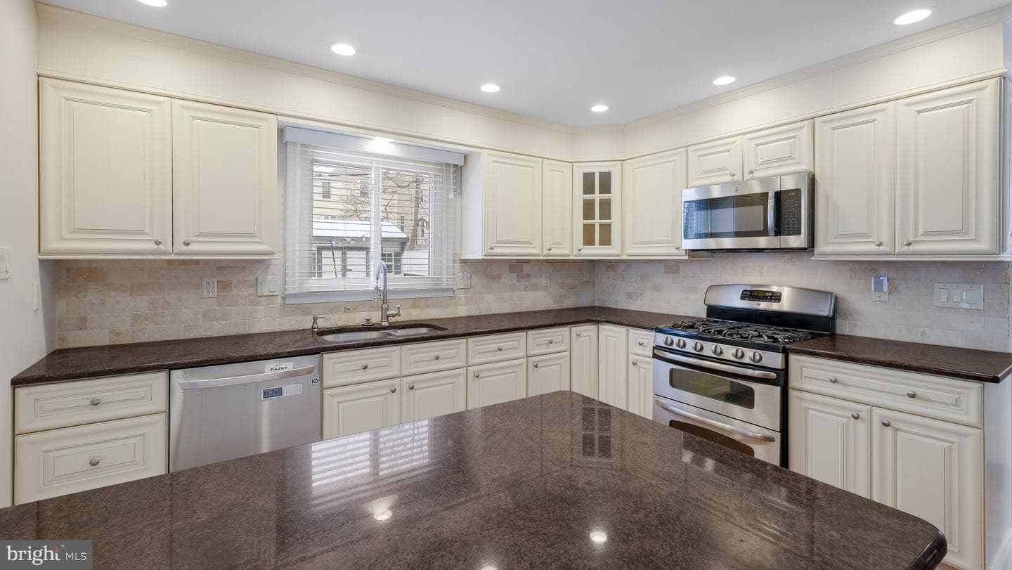184 Woodlark Lane photo 12