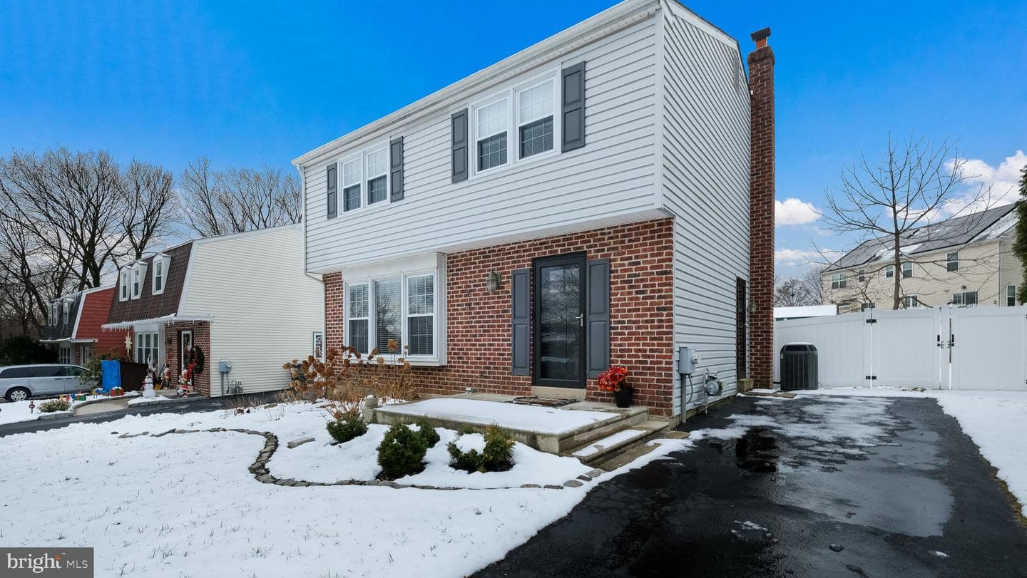 184 Woodlark Lane photo 2