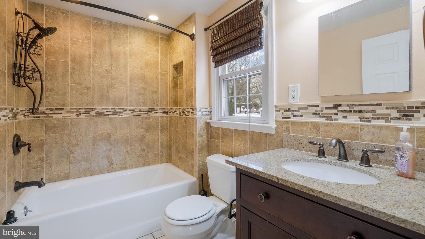 184 Woodlark Lane photo 24