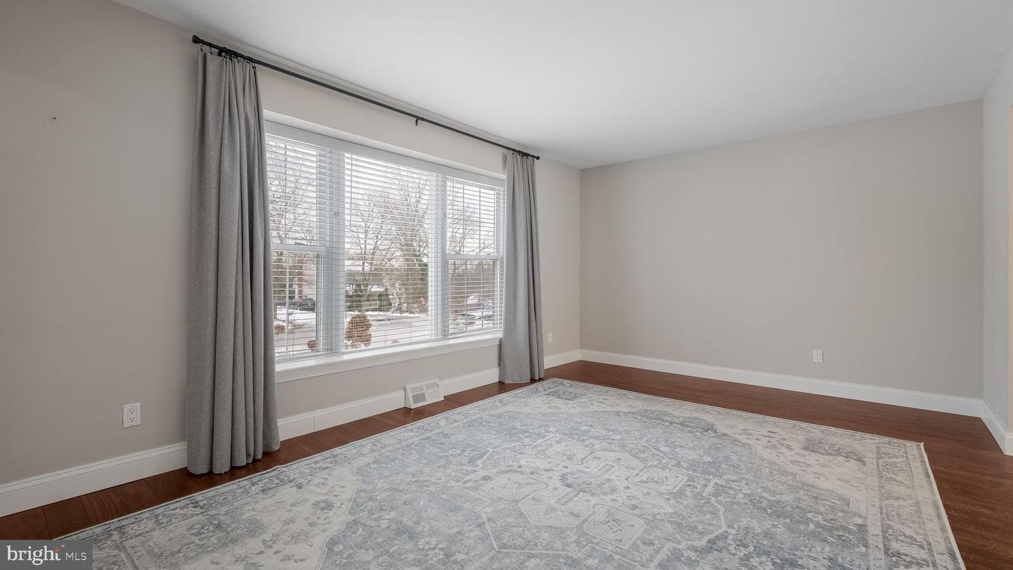 184 Woodlark Lane photo 4