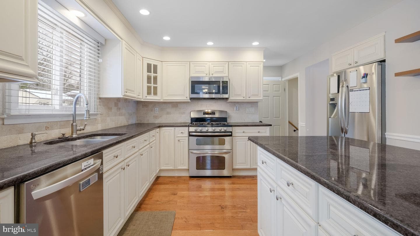 184 Woodlark Lane photo 9