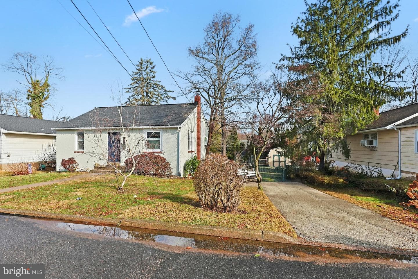945 1st Ave photo 2