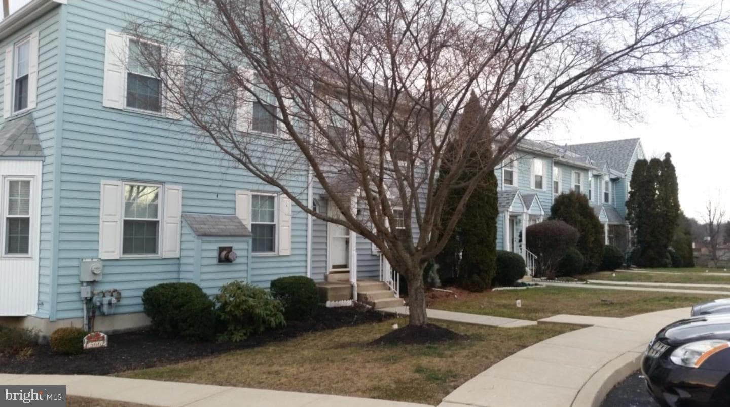565 Applewood Court photo 2