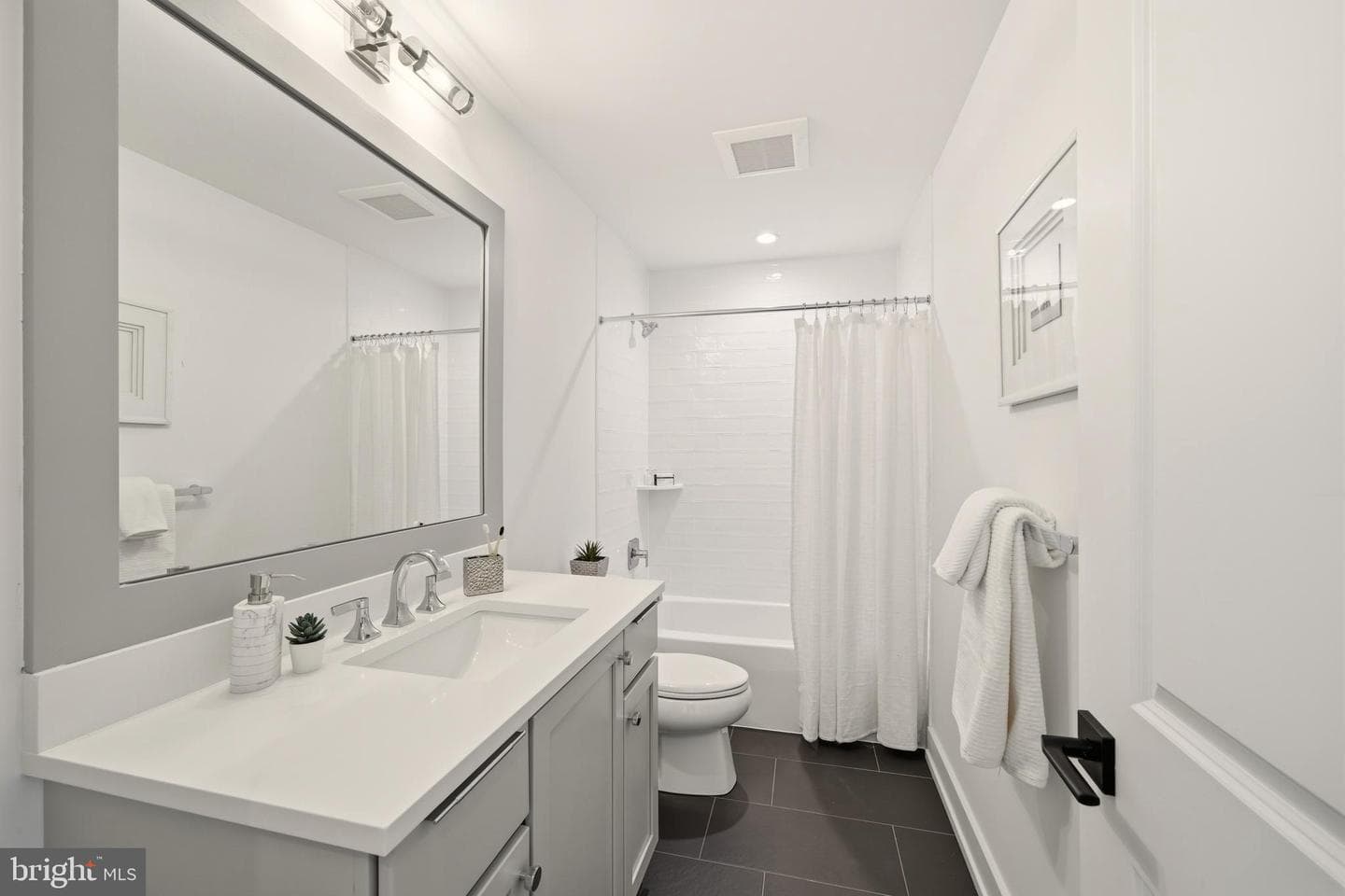 204 3rd Avenue photo 28